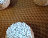 Foto del paso 3 de la receta: Pepas de coco y mermelada de frutilla😋