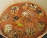 Foto del paso 6 de la receta: Albondigas especiadas en salsa de tomate con espárragos
