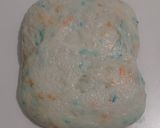 Foto langkah ke 11 dari resep Blue-Orange Sprinkles Sourdough Bread.
