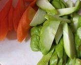 Foto langkah ke 1 dari resep Sayur bayam, wortel dan labu siam kecil.