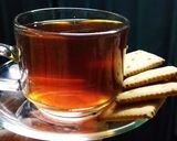 A picture of step 3 of Pyaaz Chaa (Onion Peel Tea).
