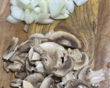 Foto langkah ke 2 dari resep Spaghetti with Mushroom Sauce.