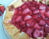 Foto del paso 8 de la receta: Tarta de Fresas Rellena de Crema Pastelera Fácil¡