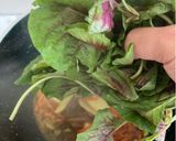 Gambar langkah 3 resipi Sayur Bayam Tumis Cendawan.