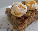 Foto del paso 4 de la receta: Habitas tiernas con pies de cerdo, gambas y huevo de codorniz