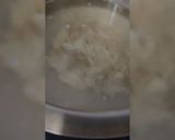A picture of step 3 of Hot n sour soup.