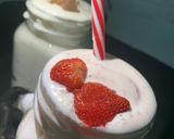A picture of step 1 of Strawberry smoothie.