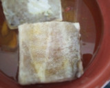 Foto del paso 2 de la receta: Lomos de Bacalao a Baja Temperatura en Crema de Cúrcuma y Trufa en Salsa de P.X. y Pil Pil