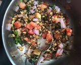 स्प्राउट चाट (sprout chat recipe in marathi) रेसिपी स्टेप 4 फोटो 