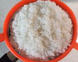 Foto del paso 1 de la receta: Arroz frito con bonito, verduras y mayonesa de siracha
