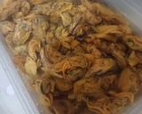 Foto langkah ke 1 dari resep Kerang Oseng Asam Manis.