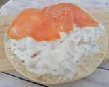 Foto del passaggio 7 della ricetta Piadine ai semi di chia con salmone e zucchine