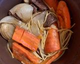 Foto del paso 16 de la receta: Mi guiso de rosbif, verduras y vino (una Bourguignon simple y sabrosa con papas al horno)