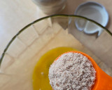 Foto del paso 2 de la receta: Cookies saludables de harina de almendras como receta de aprovechamiento 🍪 sin azúcar ni edulcorante