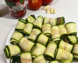 Cukkini tekercsek paradicsomszósszal recept fázis 2 fotója