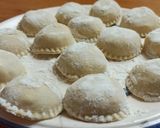 Foto del paso 3 de la receta: Sorrentinos caseros de jamón, queso, ricota y albahaca