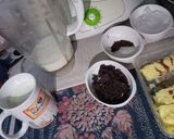 A picture of step 1 of Oreo Cold Coffee.