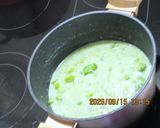 Brokkoli főzelék sajtos kolbászkákkal recept fázis 1 fotója