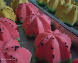 Foto langkah ke 3 dari resep Bolu kukus semangka.