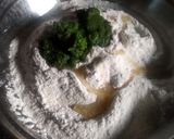 हरे मटर की पूरी(Hre matar ki poori recipe in Hindi) रेसिपी चरण 2 फोटो