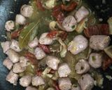 Foto del paso 7 de la receta: Espagueti al ajo con longaniza de pavo, setas y tomate seco