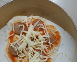 Foto langkah ke 6 dari resep Pizza mini thin crust simple (saos, sosis, keju).