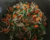 Foto langkah ke 5 dari resep Tumis Buncis Wortel Tauge.