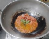 A picture of step 2 of Green Peas Sundal.