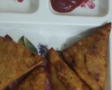 A picture of step 3 of Chicken veg and mac samosa.
