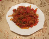 صورة لخطوة 2 من وصفة شكشوكة البصل والطماطم 🍅 سهلة وسريعة