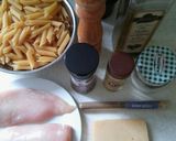 Sajtos-bazsalikomos penne, fűszeres csirkével recept fázis 1 fotója