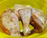 Hình bước làm 1 của món Cơm chiên đùi gà