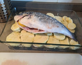 Foto del paso 4 de la receta: Dorada al horno con patata panadera