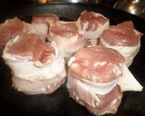 Foto del paso 4 de la receta: Solomillo de cerdo envuelto en panceta con crema de mostaza con guarnición de puerros