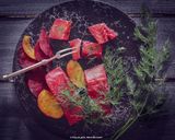 Une image de l'étape 5 de Gravlax de Saumon à la betterave.