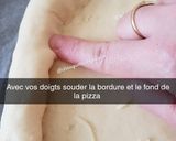 Une image de l'étape 5 de Pizza gourmande avec bordure aux fromages.