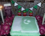 A picture of step 6 of Flag cake.