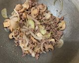 Foto langkah ke 2 dari resep Brokoli Jamur Daging Saus Tiram.