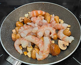 Foto del paso 2 de la receta: Gambones al ajillo con champiñones