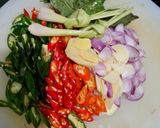 Foto langkah ke 1 dari resep Tumis Cumi Item.