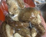 รูปขั้นตอนการทำที่ 2 ของ ข้าวต้มซี่โครงหมูสับเห็ดหอม