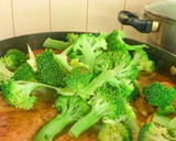 Foto langkah ke 5 dari resep Pork Chops Mushroom Sauce.