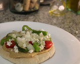 Foto del paso 4 de la receta: Pita con vegetales crudos, feta & hummus