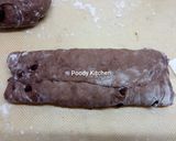 Foto langkah ke 7 dari resep Choco Cranberry Walnut Baguette.