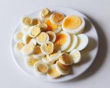 Hình bước làm 1 của món SALAD rau mầm với trứng