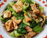 Foto langkah ke 4 dari resep Tumis Pokcoy Tahu Saus Tiram.