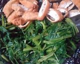 Foto langkah ke 3 dari resep Petis Kangkung & Tahu Pong.