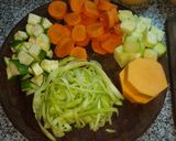 Foto del paso 2 de la receta: Tallarines se zapallitos con verduras salteadas