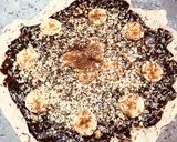 Foto del paso 1 de la receta: Pizzas caseras de plátano y chocolate con almendras