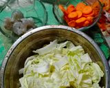 Foto langkah ke 1 dari resep Tumis wortel Udang Sawi Putih.